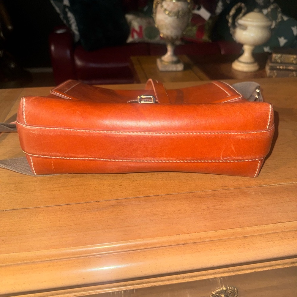 Florentine Toscana leather crossbody saddle bag - Picture 12 of 12